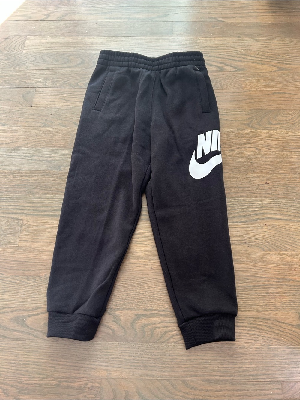 NWT Nike Boys Sweatpants size 6